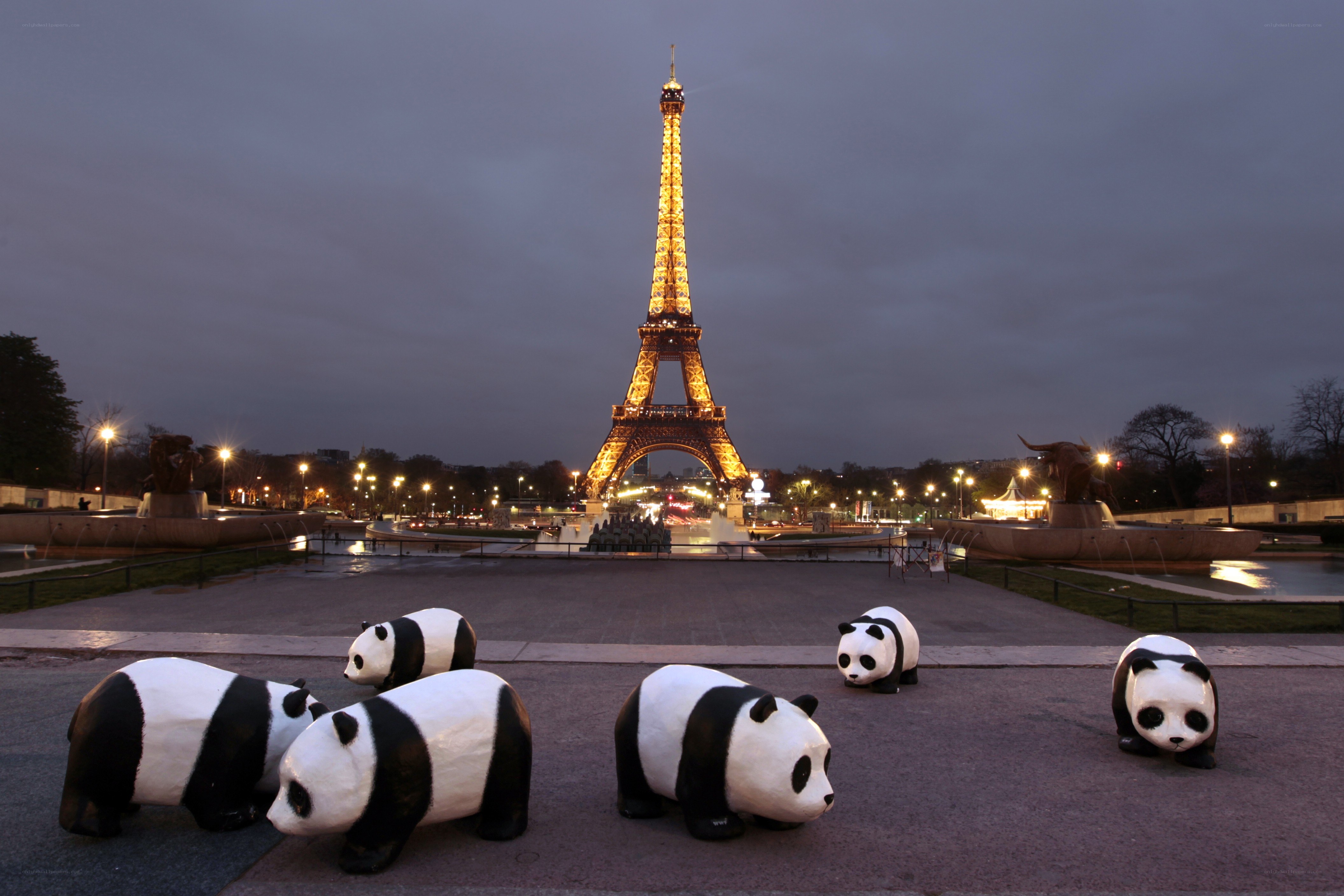 Panda sculptures near Eiffel Tower
