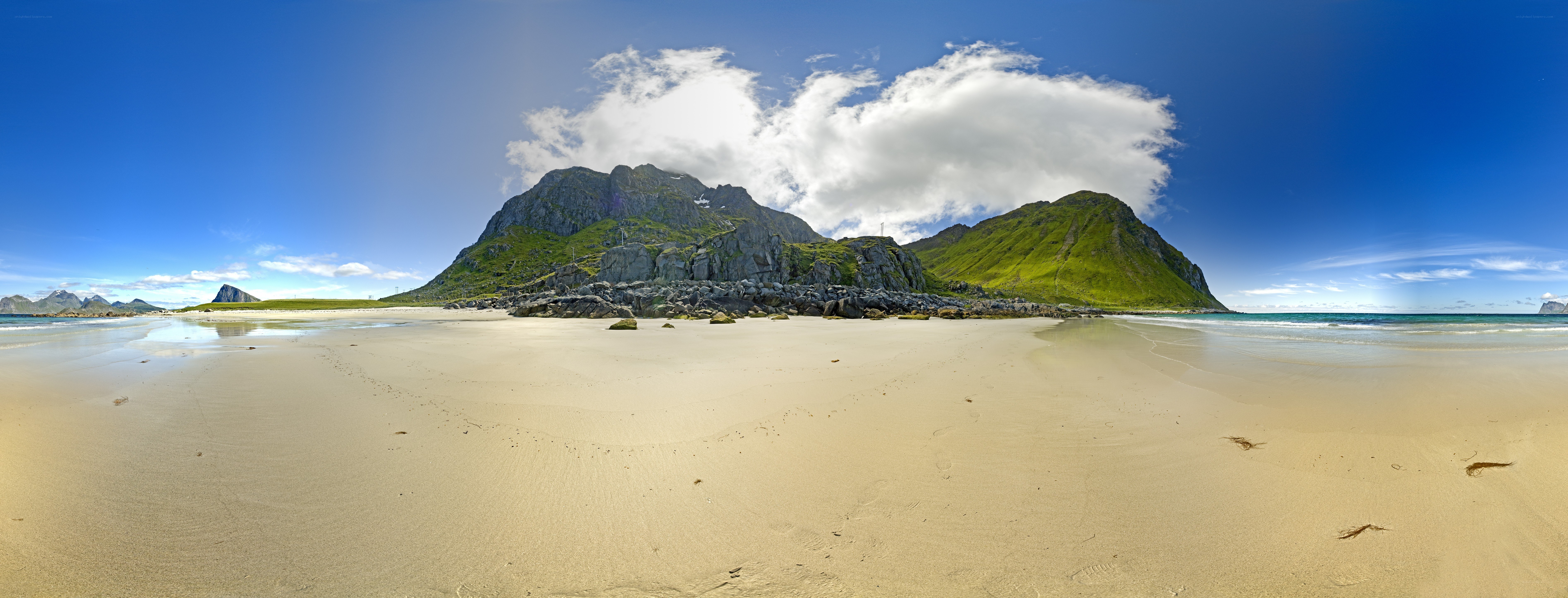 Panoramic beach with mountains