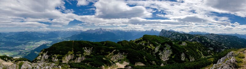 Panoramic Mountain View — Green