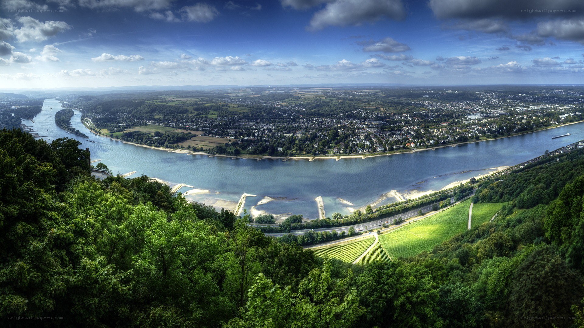 Panoramic view of a river bend