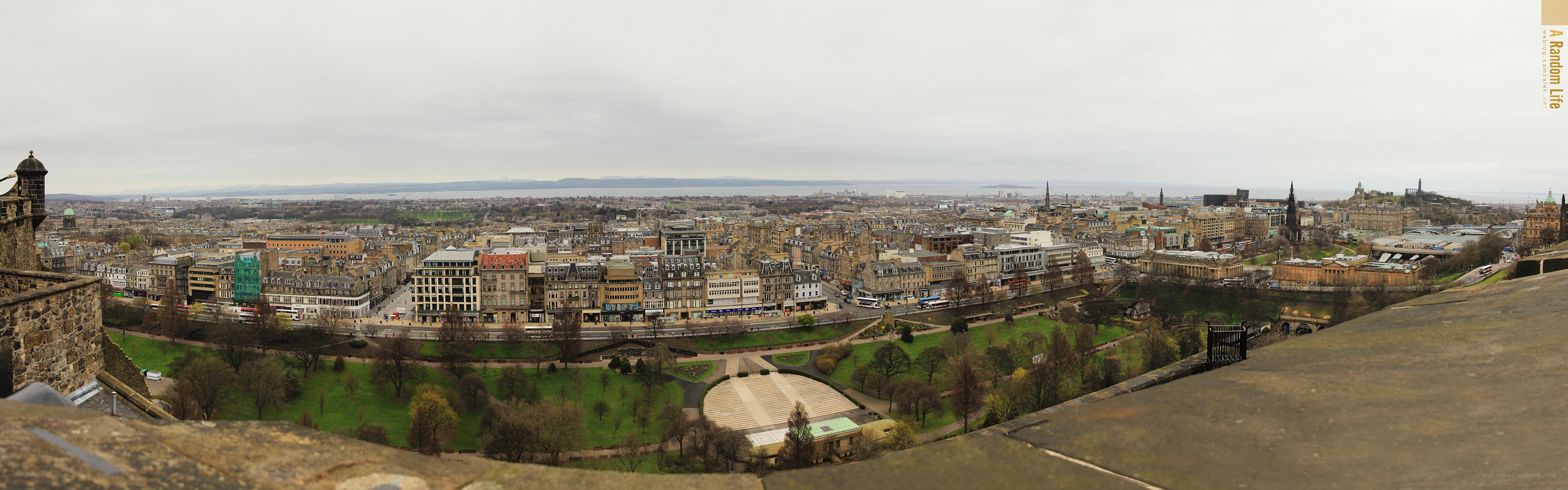 Panoramic view of Edinburgh
