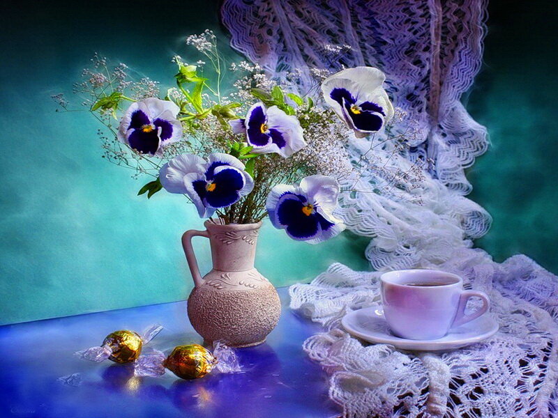 Pansy Flowers in Vase — Blue