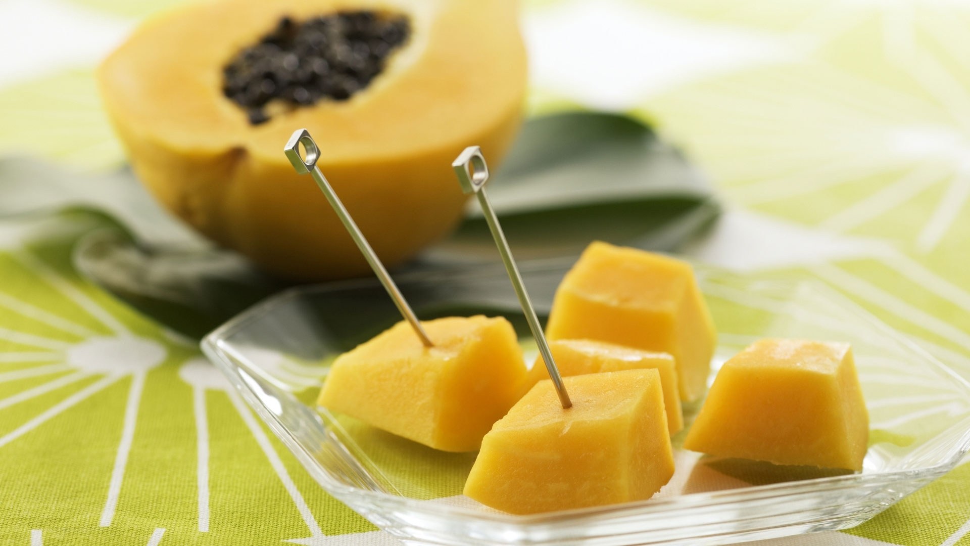 Papaya fruit cubes on plate