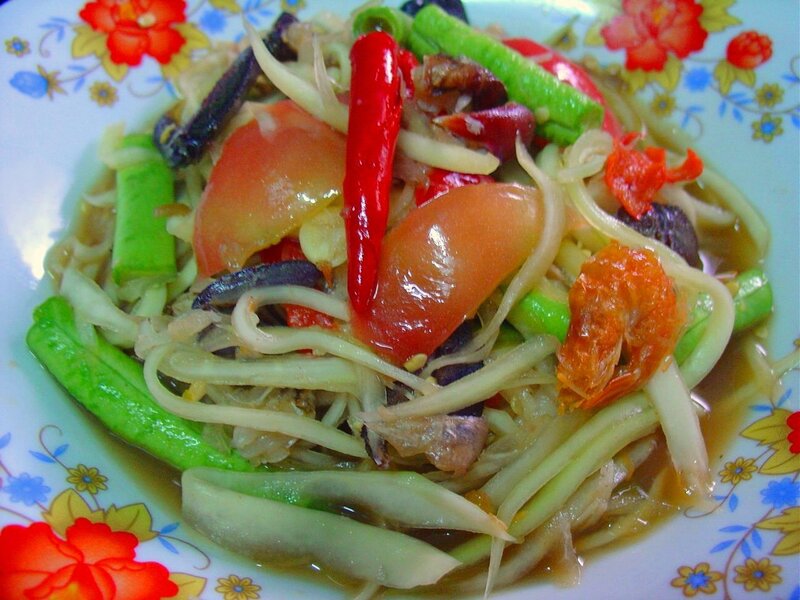 Papaya salad with shrimp