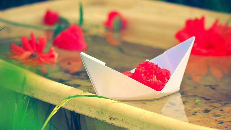 Paper Boat with Flower — Red