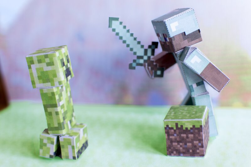 Paper Figures of Creeper and Player