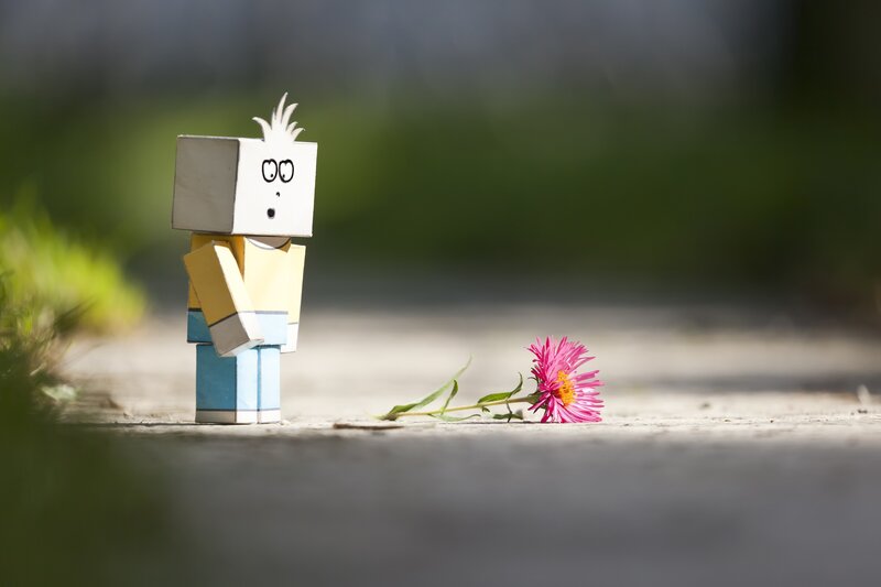 Paper Robot Figure — White