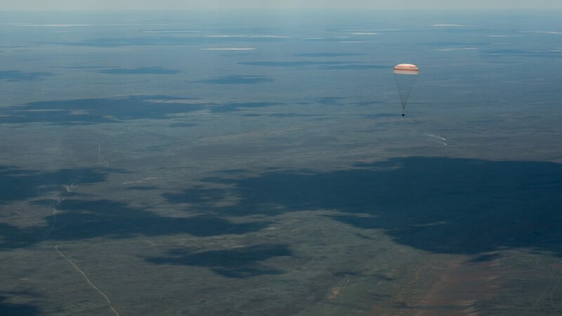Parachute Descending — Blue