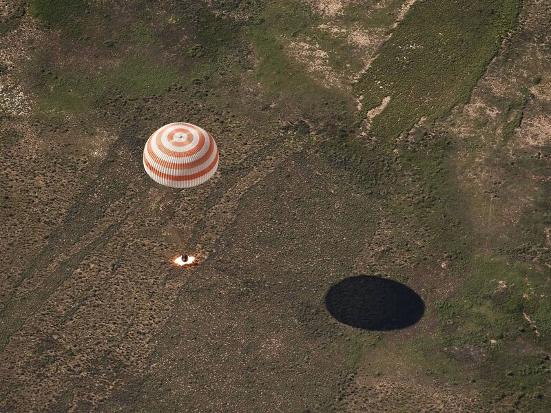 Parachute Landing — Green