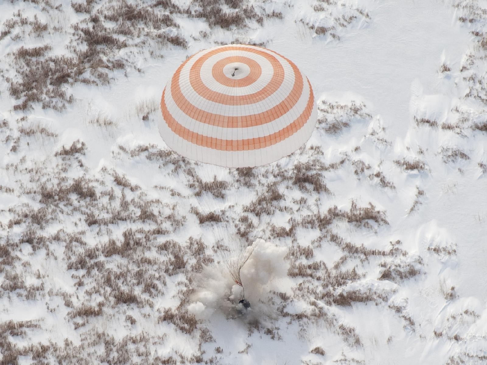 Parachute landing in snow