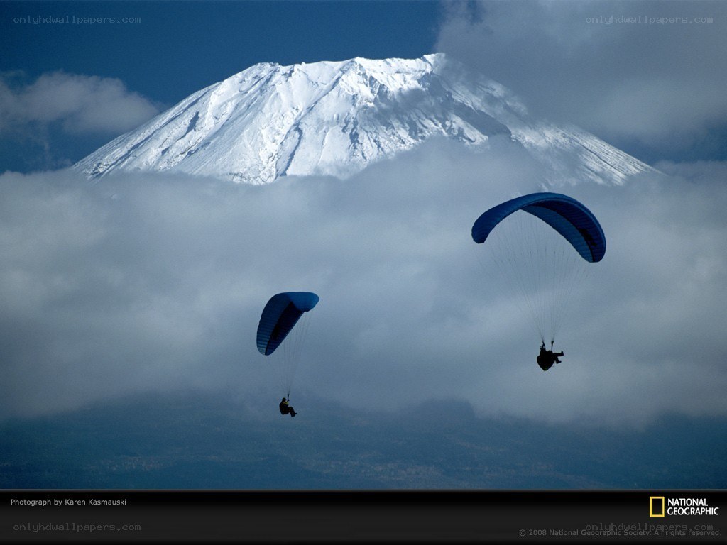 Paragliders over Mount Fuji