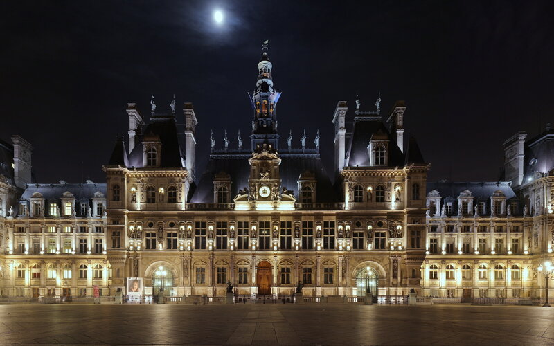 Paris City Hall at Night — Black