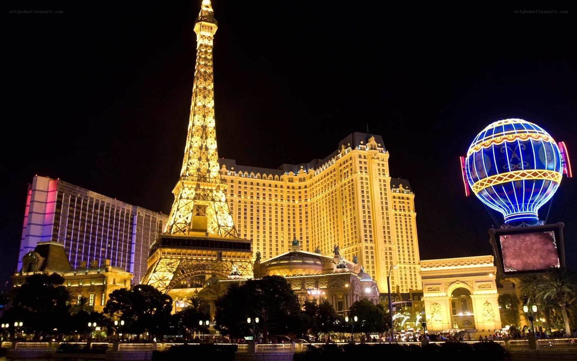 Paris Las Vegas at night