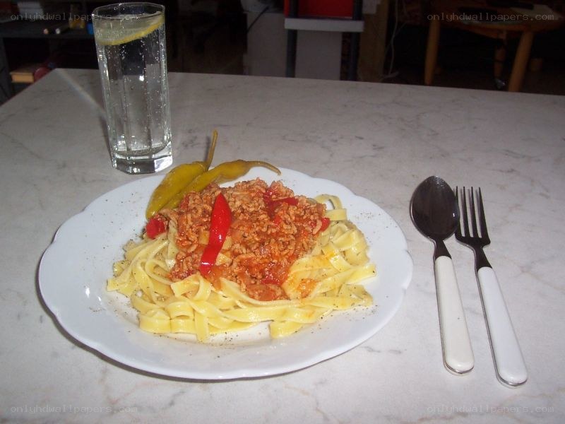 Pasta with meat sauce and peppers
