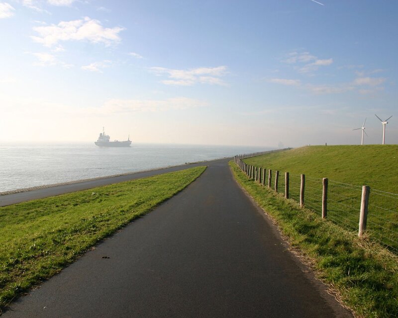 Path along a coastal dike