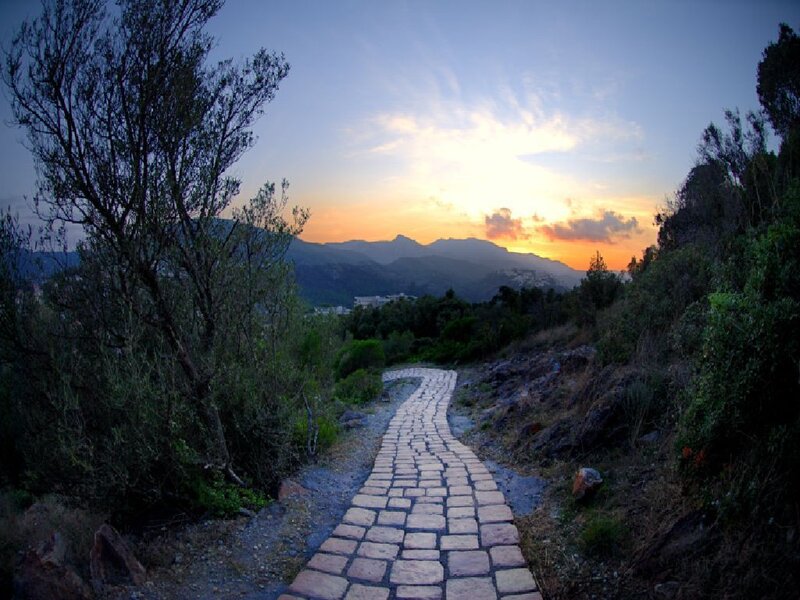 Path to the sunset mountains