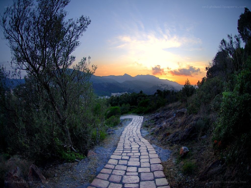 Path to the sunset mountains