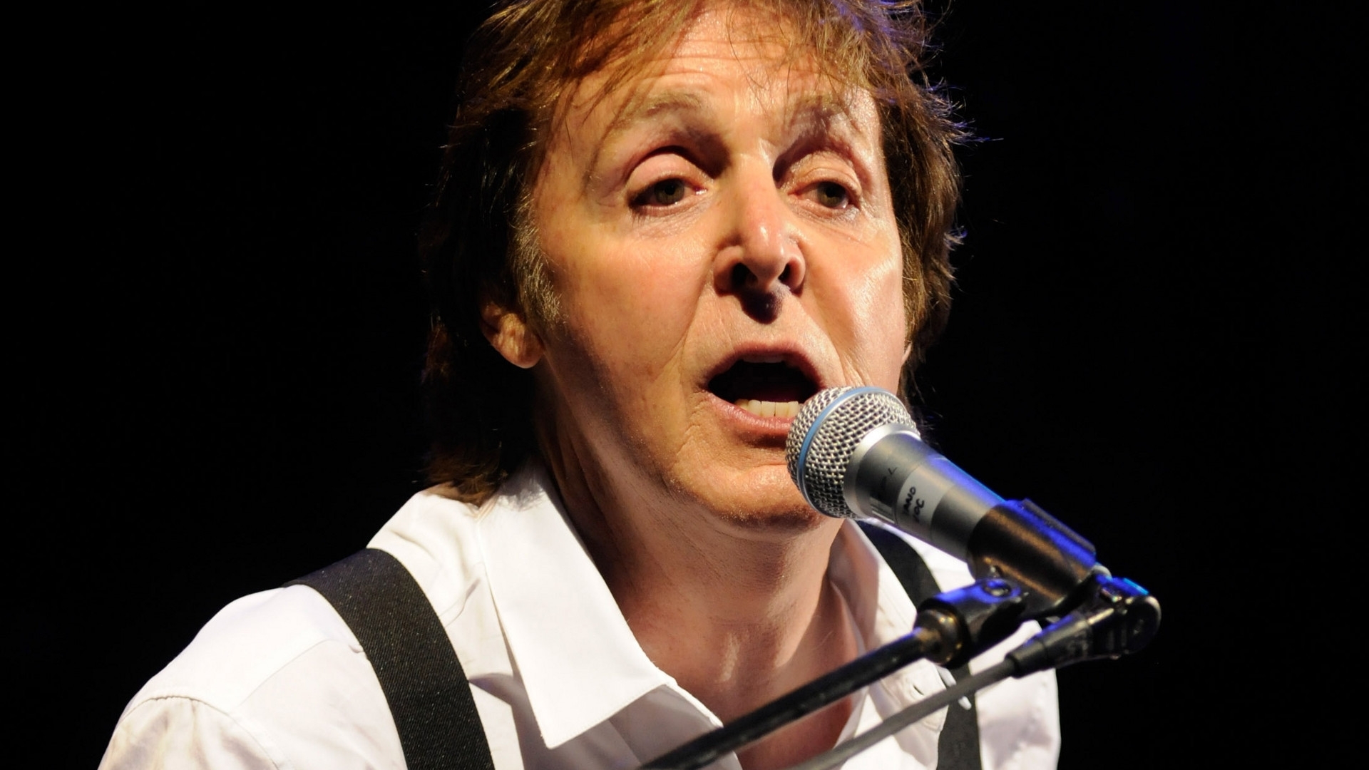 Paul McCartney singing on stage