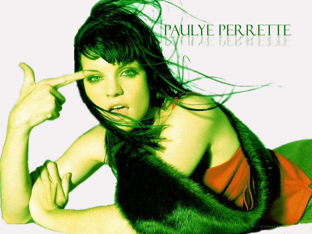 Pauline Perrette in green