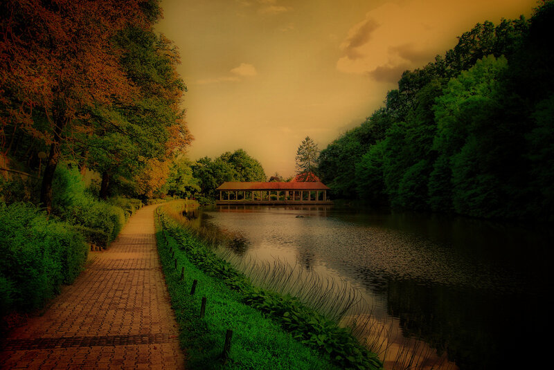 Pavilion on a Lake — Green