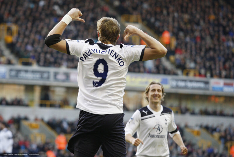 Pavlyuchenko celebrates goal