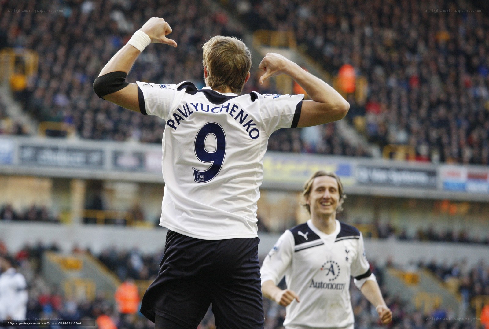Pavlyuchenko celebrates goal