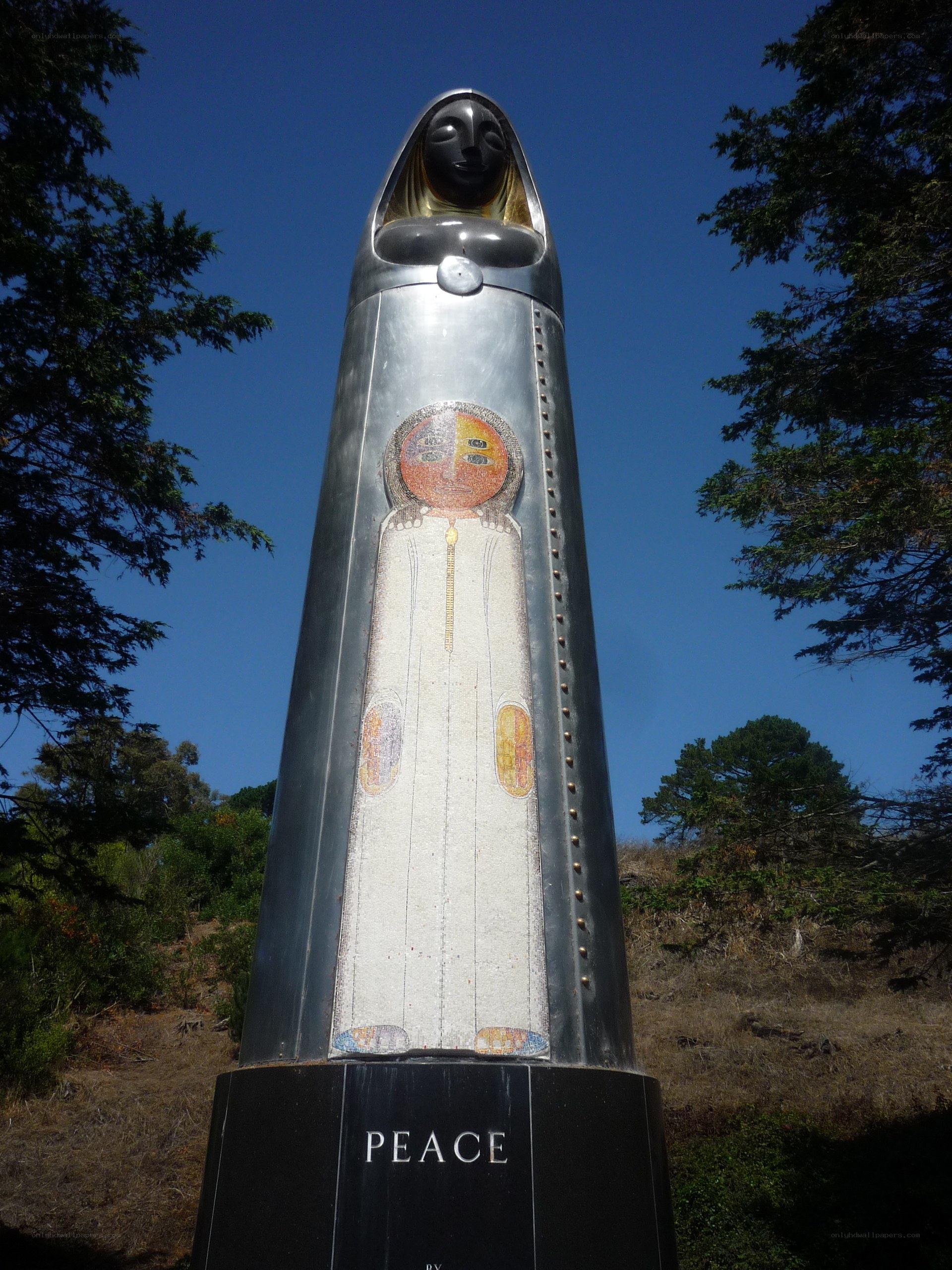 Peace monument sculpture
