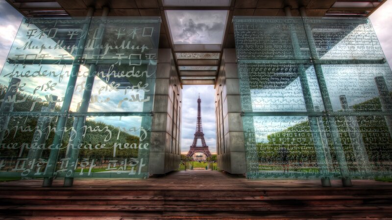 Peace monument with Eiffel Tower view