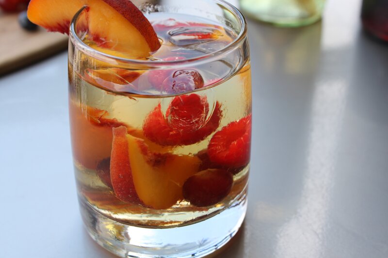 peach and raspberry cocktail