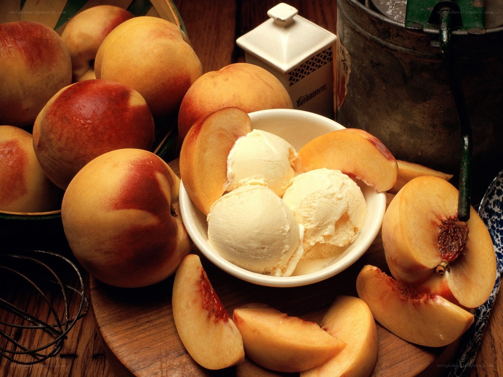 peach ice cream dessert