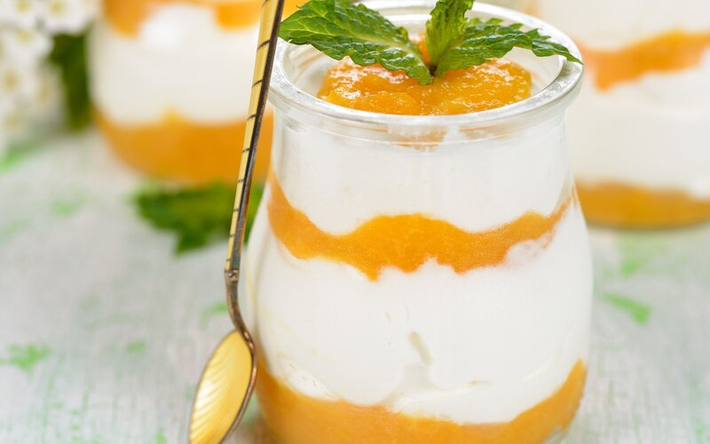 Peach parfait in a jar