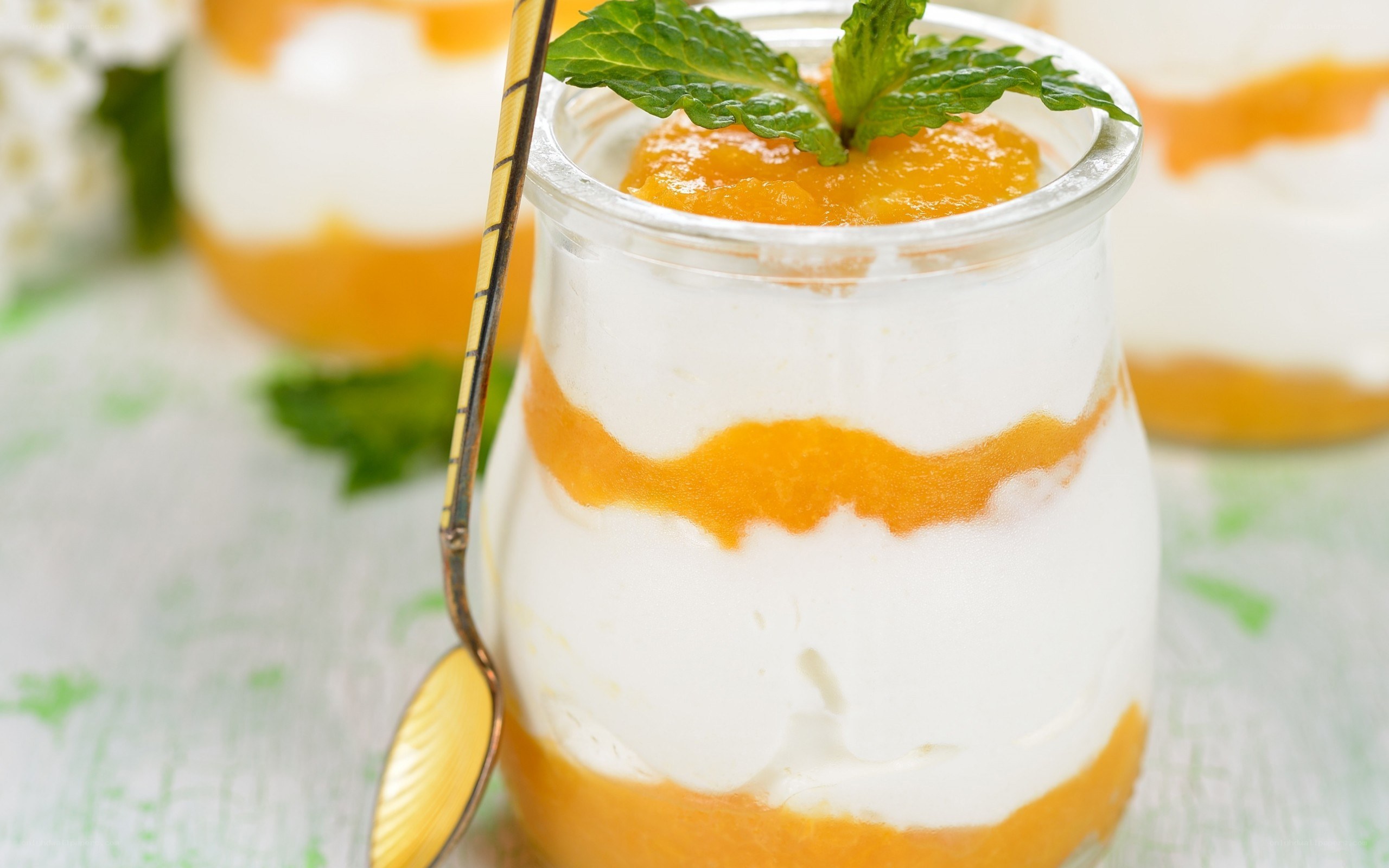 Peach parfait in a jar