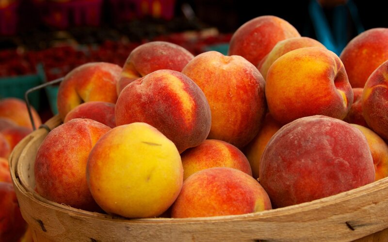Peaches in a Basket — Red, Natural