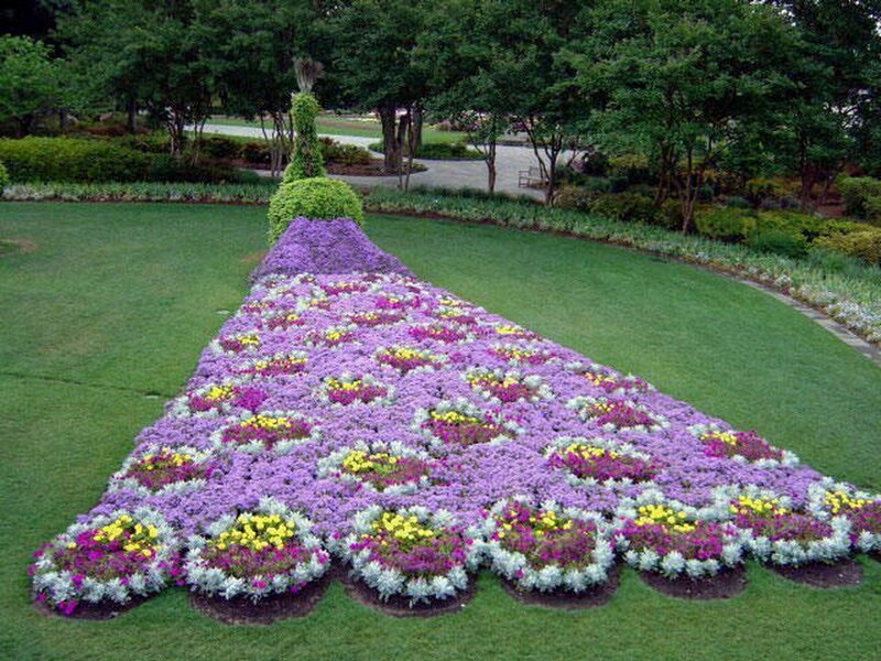 Peacock-shaped Flower Bed