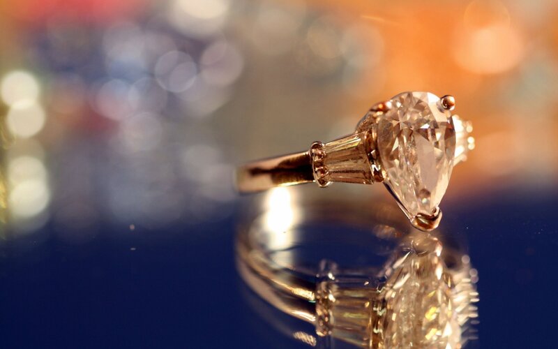 Pear-shaped Diamond Ring