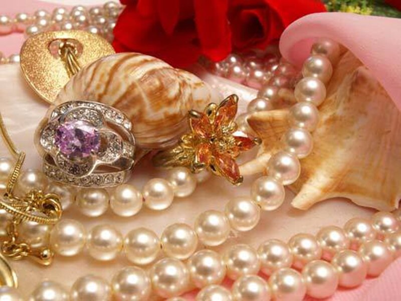 Pearl Jewelry with Shells