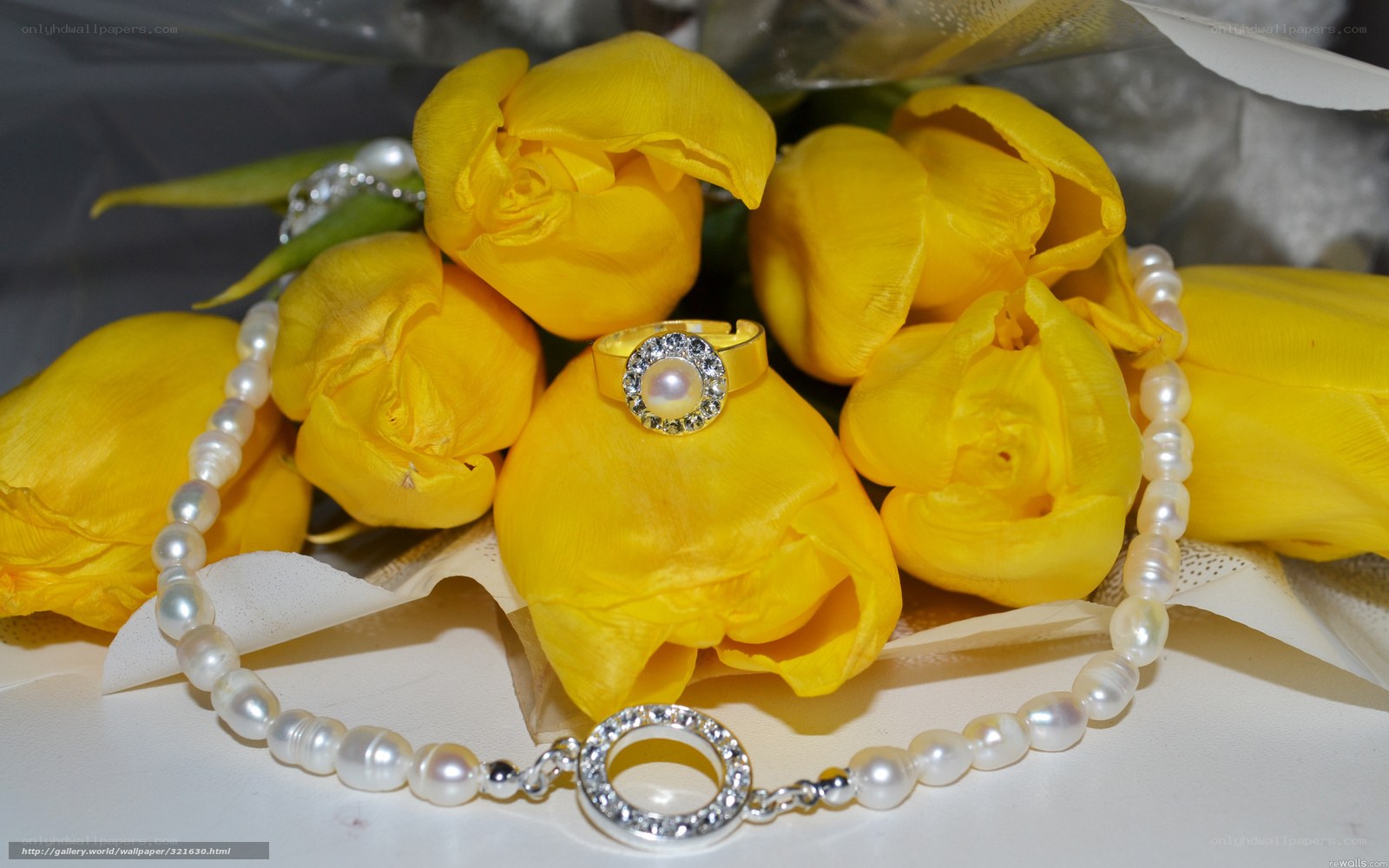 Pearl jewelry with yellow tulips