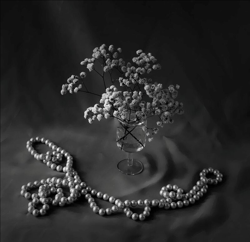 Pearl Necklace and Flowers — Black