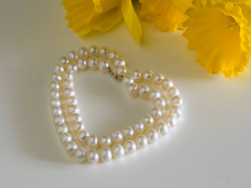 Pearl Necklace in Heart Shape — White