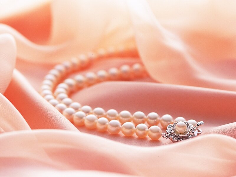 Pearl Necklace on Fabric — Pink