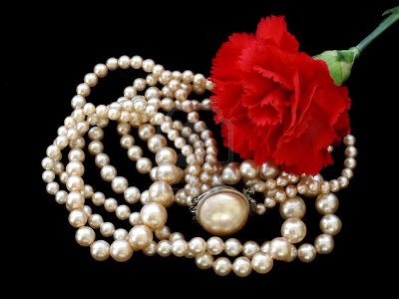 Pearl Necklace with Carnation