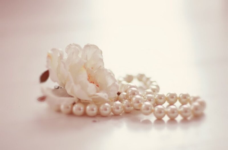 Pearl Necklace with Flower — White