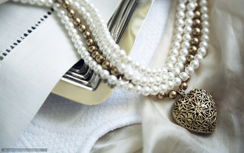 pearl necklace with heart pendant