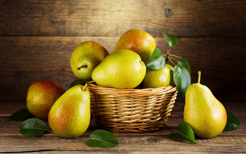 Pears in a Basket — Green, Calm