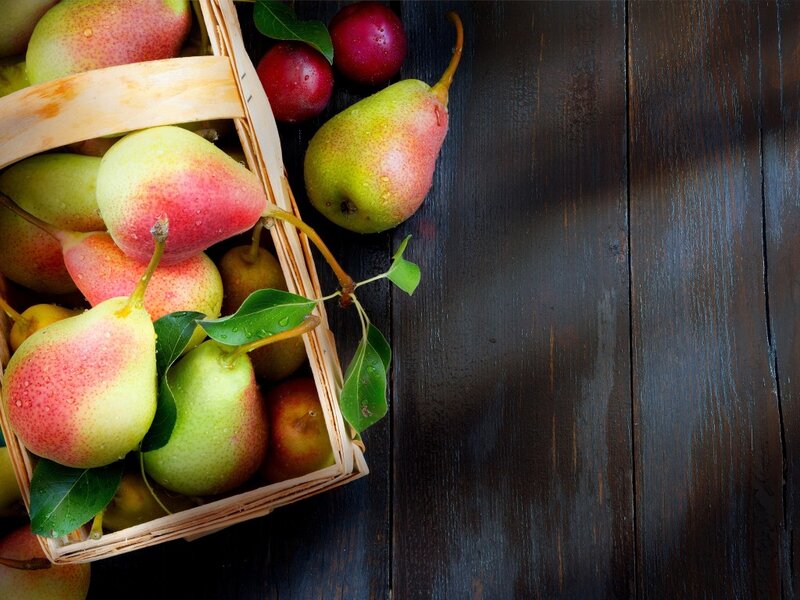 Pears in a Basket — Green, Natural