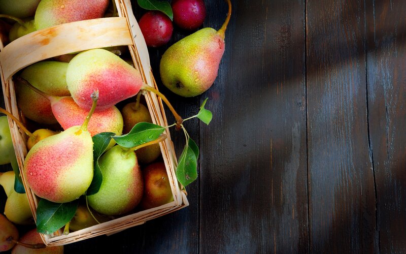 Pears in a Basket — Green