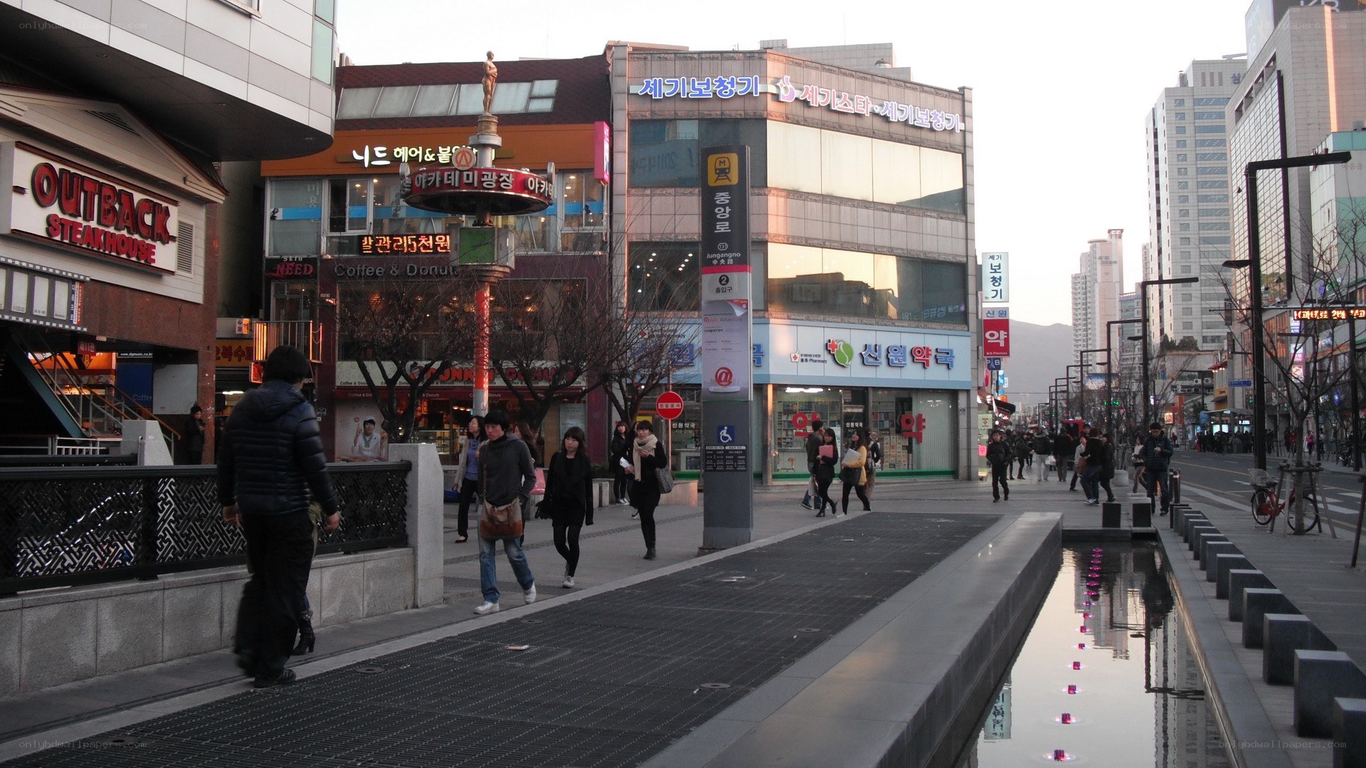 Pedestrian street in Seoul