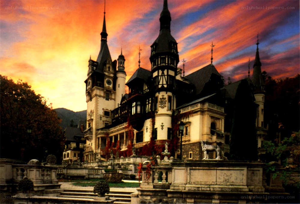 Peleș Castle at sunset