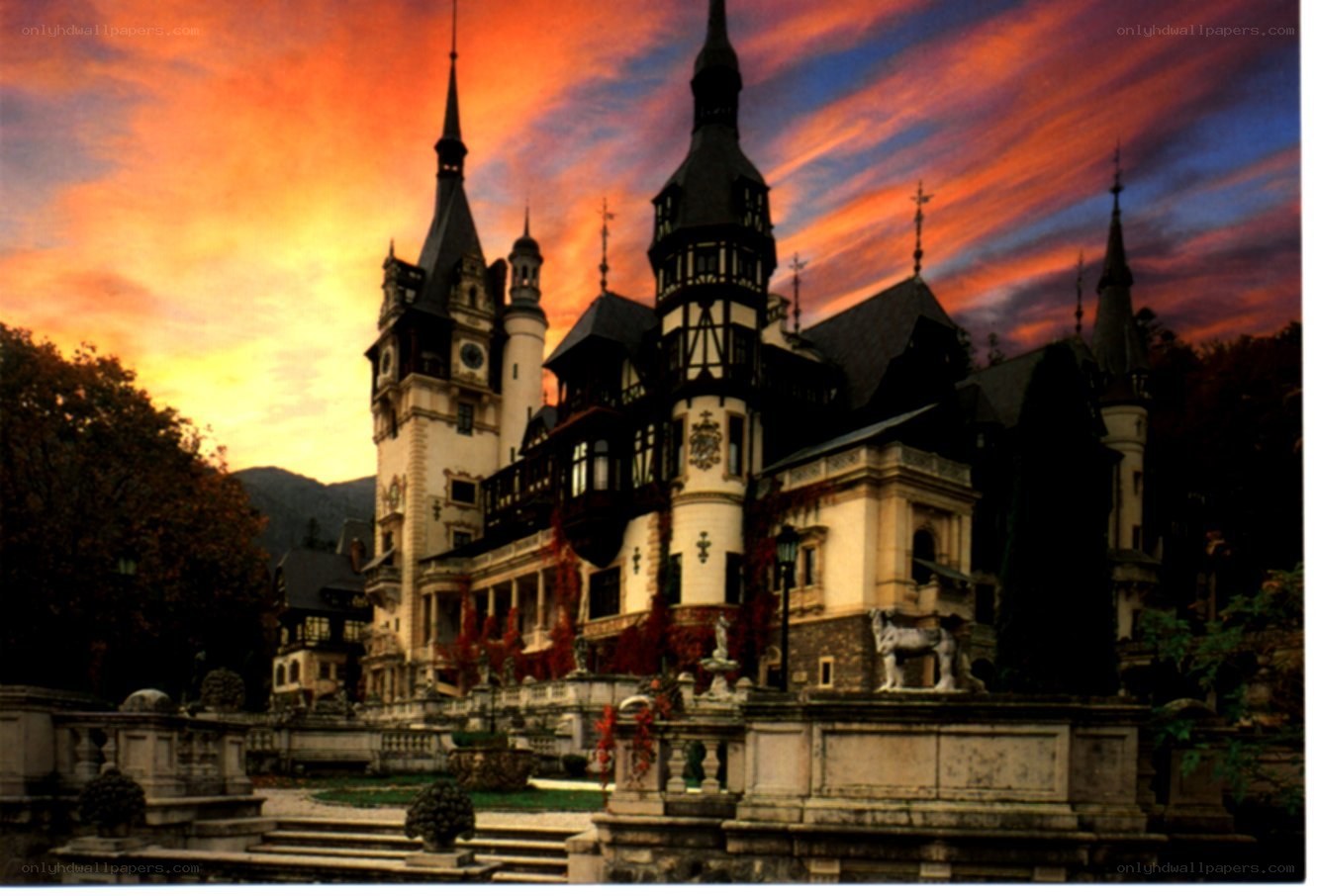 Peleș Castle at sunset