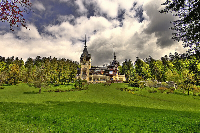 Peleș Castle — Green, Dramatic